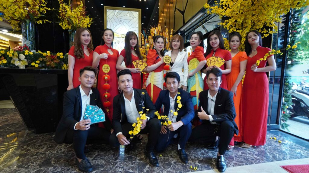 giu-khach-karaoke-bar-pub-lounge