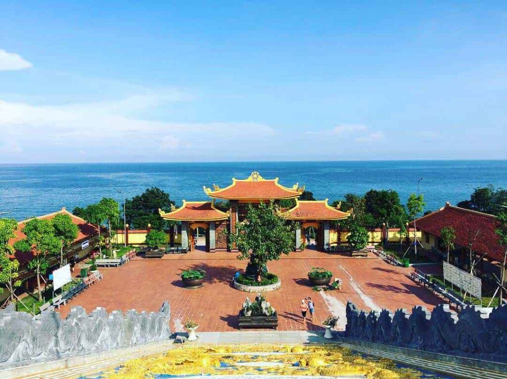 thien-vien-truc-lam-chua-ho-quoc-du-lich-phu-quoc