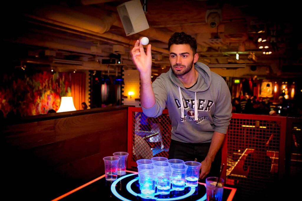beer-pong-quang-cao-quan-bar