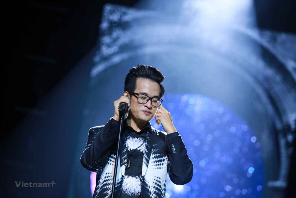 ca-si-ha-anh-tuan-2-chuyen-cua-mua-dong