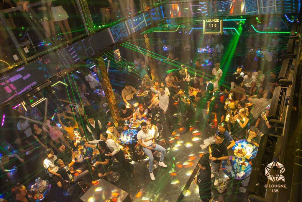 tong-the-quan-q-lounge-135-1
