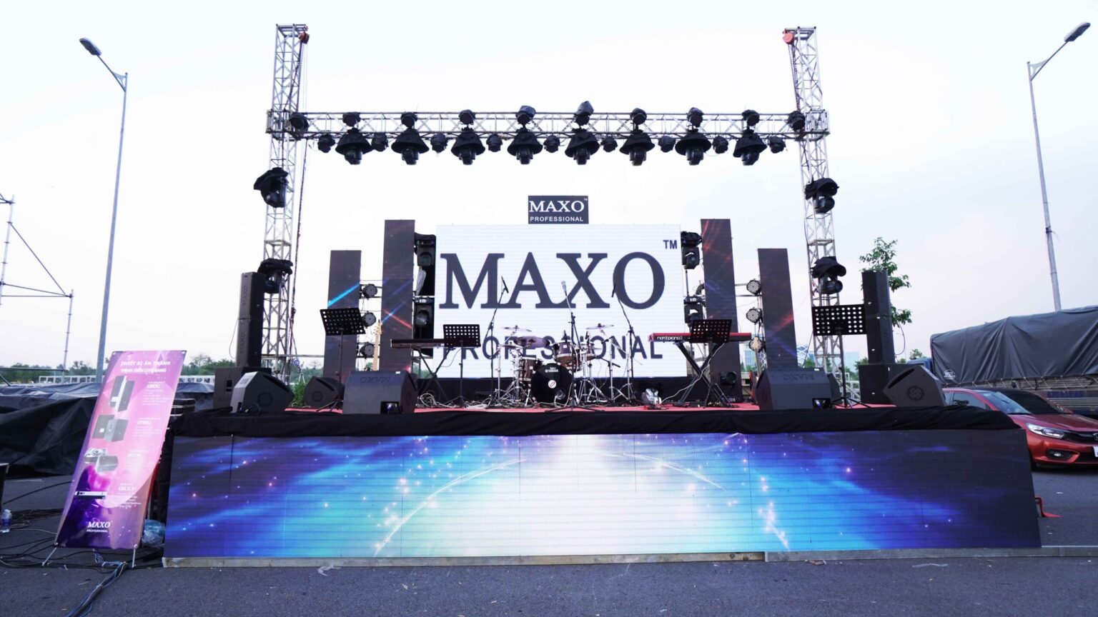 loa-line-array-san-khau
