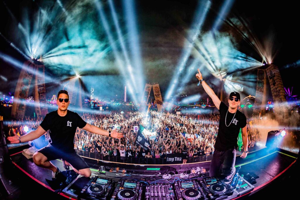 san-khau-3-so-sanh-giua-edm-show-va-rock-show