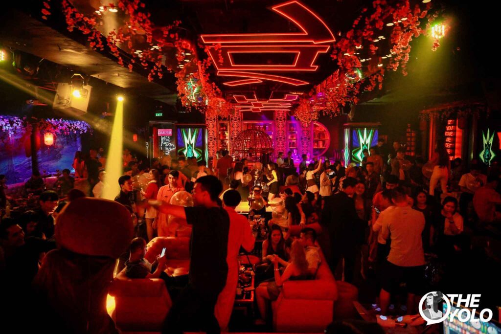 the-yolo-lounge