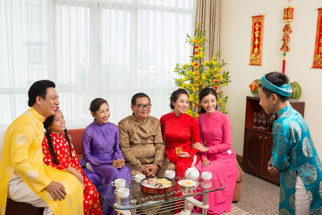 nhung-hoat-dong-ngay-tet-chuc-tet-li-xi