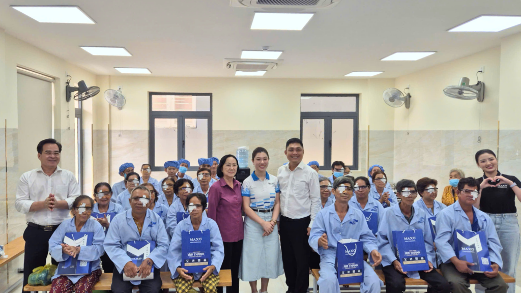 chuong-trinh-mo-mat-mien-phi-dem-lai-anh-sang-cho-30-benh-nhan-co-hoan-canh-kho-khan-17-9-hinh-thuc-te-31